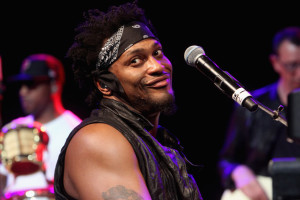 Vidéo : D'Angelo "My Summertime Thang" Bonnaroo Superjam 09/06/2012 Vidéo : D'Angelo "My Summertime Thang" Bonnaroo Superjam 09/06/2012
