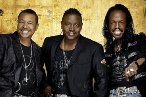 Vidéo : Earth Wind & Fire feat. Ellen DeGeneres "September" (Ellen TV show, 12/9/2013) Vidéo : Earth Wind & Fire feat. Ellen DeGeneres "September" (Ellen TV show, 12/9/2013)
