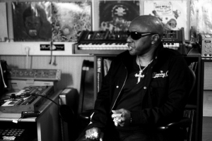 Vidéo : Gary Mudbone Cooper "From the Street to the Stage" (documentary trailer) Vidéo : Gary Mudbone Cooper "From the Street to the Stage" (documentary trailer)