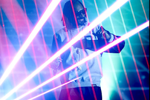 Vidéo : Snoop Dogg & Dam Funk "Gin & Juice" en live aux MTV EMA 2013 Vidéo : Snoop Dogg & Dam Funk "Gin & Juice" en live aux MTV EMA 2013